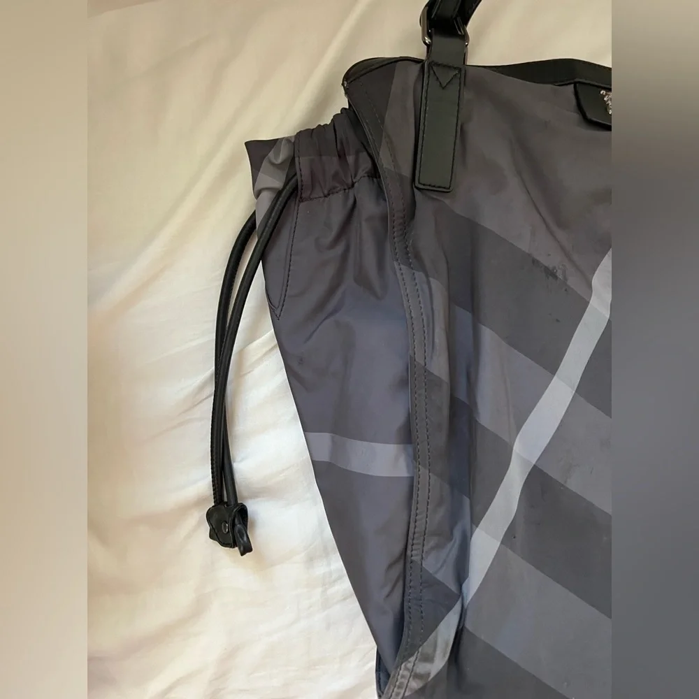Burberry Buckleigh Tote bag - Picture 4 of 8